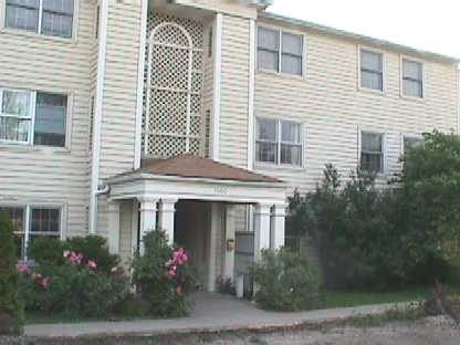 unversity manor condo A.jpg (18118 bytes)
